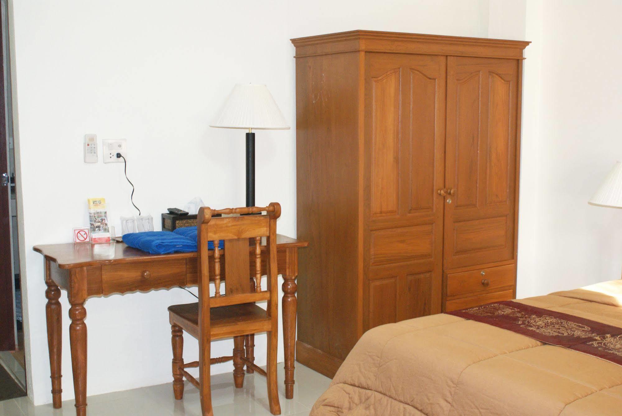 Tara Bed And Breakfast Kanchanaburi Buitenkant foto